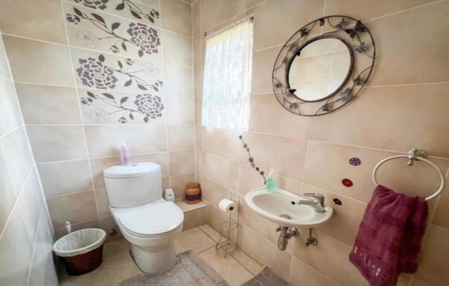 4 Bedroom Property for Sale in Kosmos North West